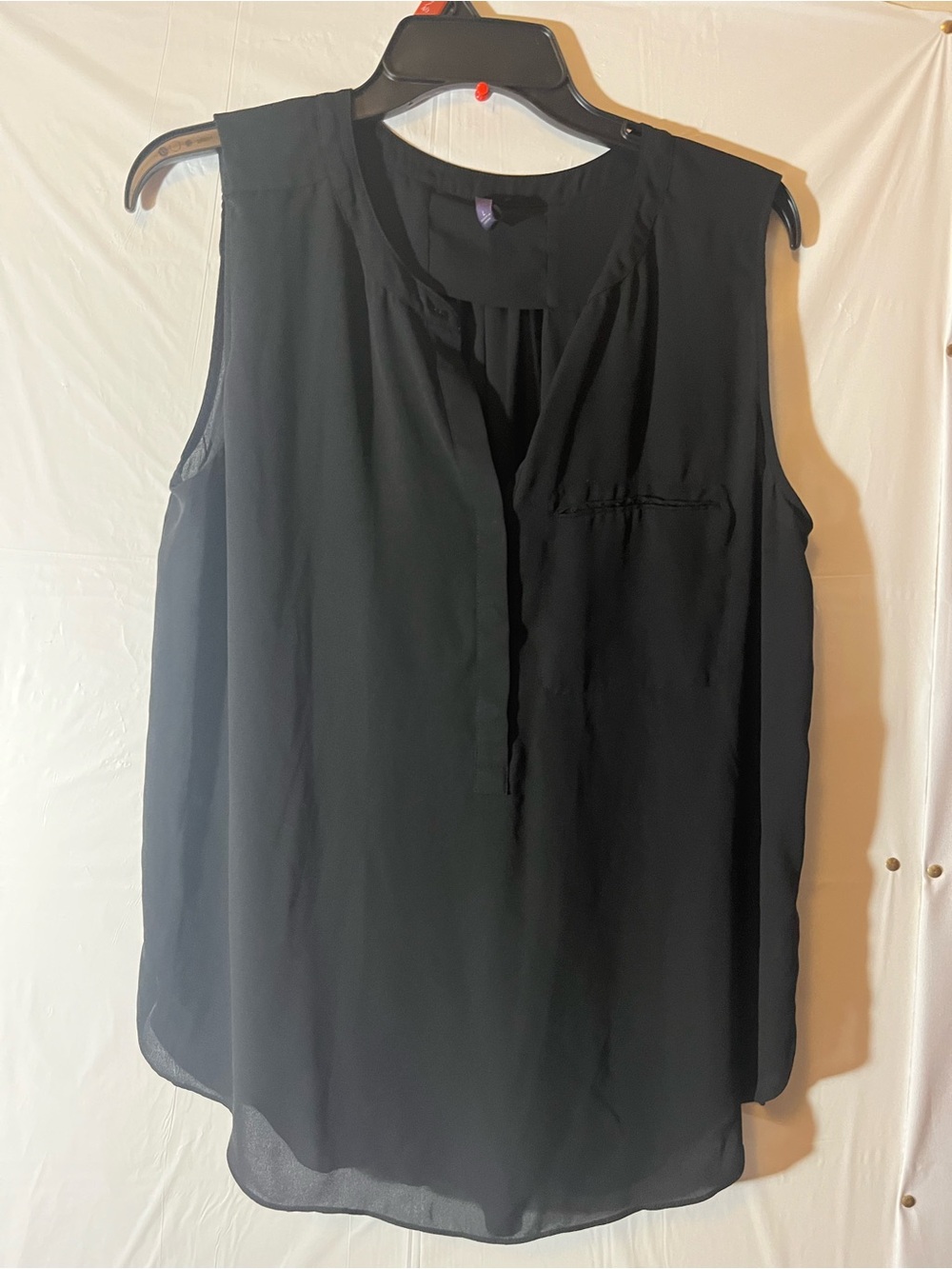 Classic Black Sleeveless V-Neck Camisole